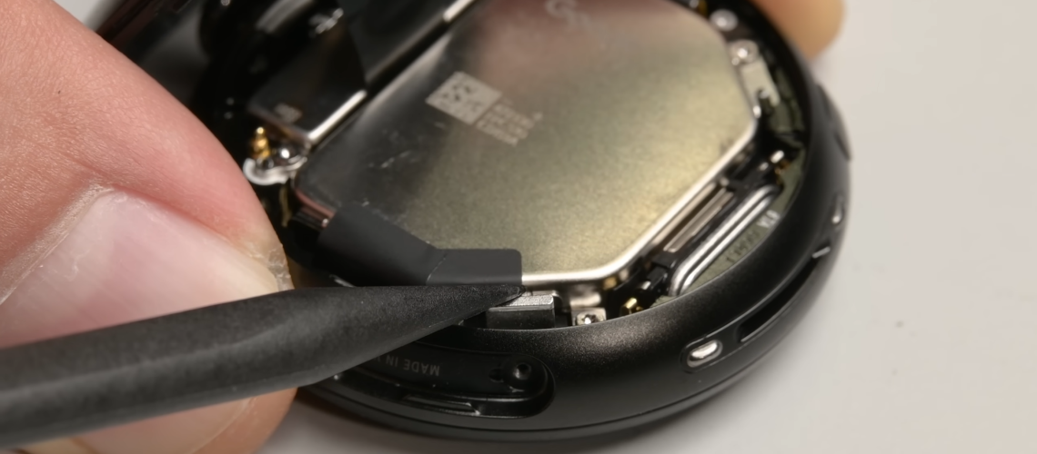 שעון פיקסל 4 פשוט עשה משהו של Apple Watch 11 אפילו לא יכול לחלום עליו - הפך את עצמו לקל לתיקון
