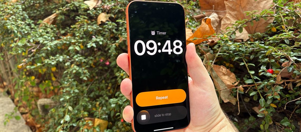 שונא את המחוונים החדשים לכיבוי אזעקות וטיימרים ב-iOS 26.1? הנה איך להחזיר את הכפתורים