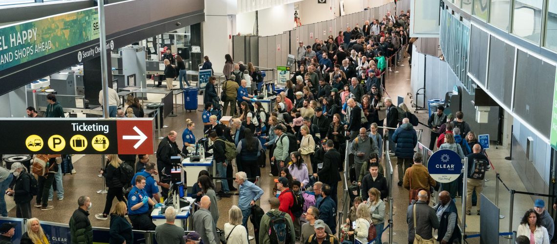 הפחתת טיסות FAA - מה שמטיילים יכולים לעשות כאשר מאות טיסות מבוטלות