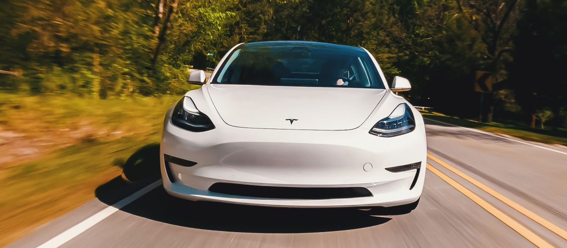 Apple CarPlay עשוי להגיע לטסלה שלך, אבל אל תחכה ל-Android Auto