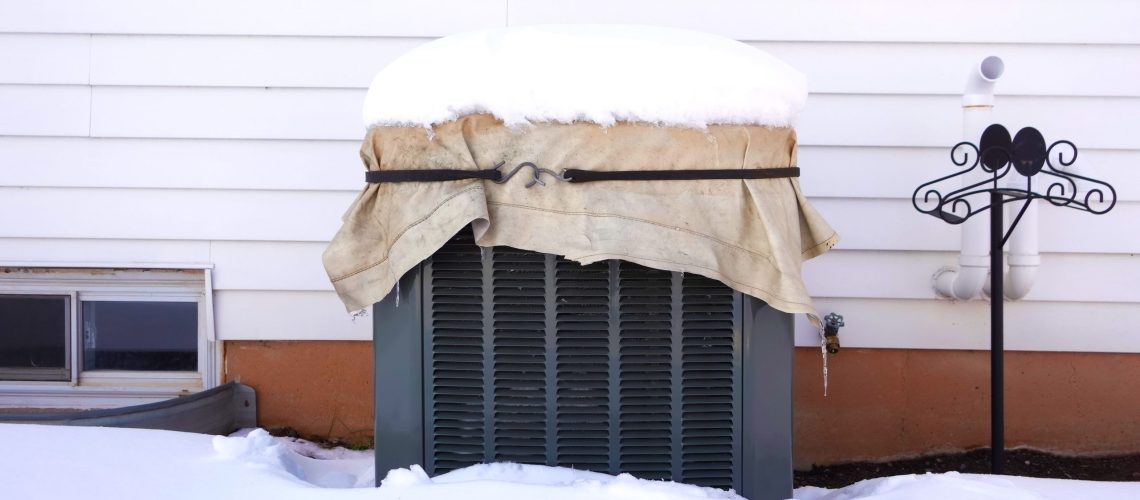 האם עלי לכסות את יחידת ה-AC שלי בחורף? שאלתי מומחה HVAC