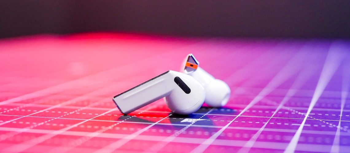 Samsung Galaxy Buds 4 Pro פשוט שבר את הכיסוי - והם נראים אפילו יותר כמו AirPods