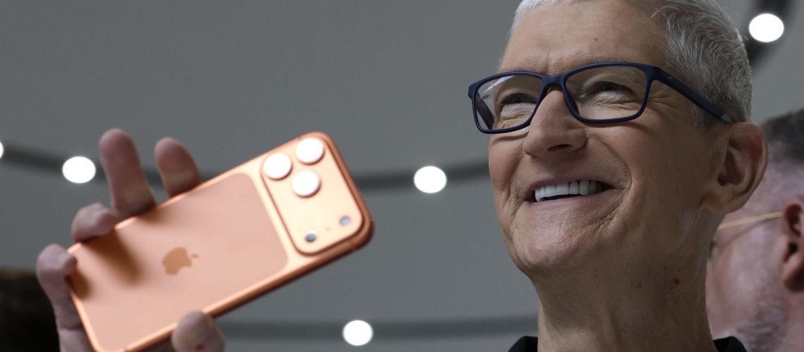 'רצף' בחיים האמיתיים - המועמד המוביל באפל מסתמן כמחליף של טים קוק