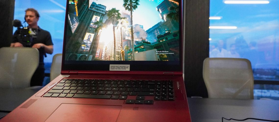 אני בהלם עד כמה Snapdragon X2 Elite יכול לשחק משחקים עם Cyberpunk שמגיע מעל 75 FPS בבדיקות שלי