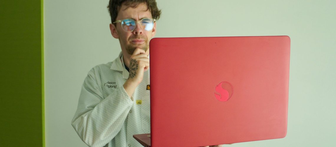 בדיוק בדקתי את שבבי המחשב הנייד Snapdragon X2 Elite החדשים - ואפל, אינטל ו-AMD צריכות להיות מודאגות לגבי 2026