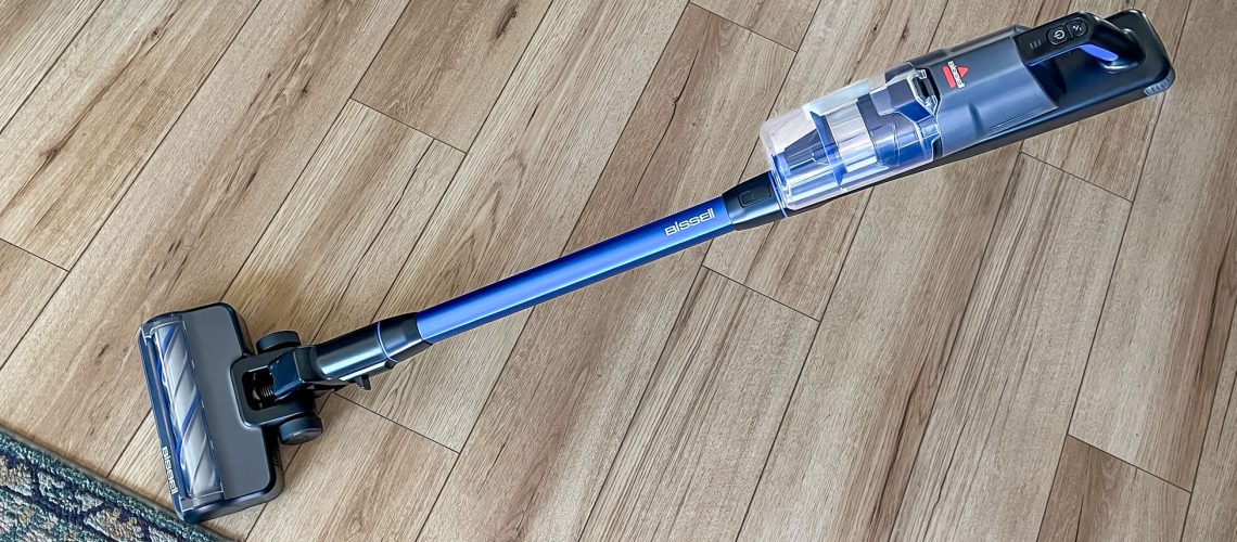 שואב אבק המקל של Bissell FurFinder מבטיח לנצח את שיער חיית המחמד, אבל האם הוא מקיים? מאת Dan Cavallari פורסם ב-3 בדצמבר 25 ל- Bissell PowerClean FurFinder יש כמה תכונות מרשימות - רק חבל שהוא נאבק עם איסוף פרווה.