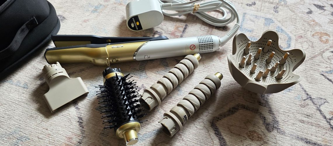 סלסלתי, יישרתי ופיזרתי את השיער שלי עם ה-Shark Glam Styler, ואני מוכנה לוותר על Airwrap שלי By Millie Fender שפורסם ב-7 בדצמבר 25 ה-Shark's Glam styler רחוק מלהיות זול, אבל יש לו קובץ מצורף לכל סגנון שתוכלו לקוות ליצור.