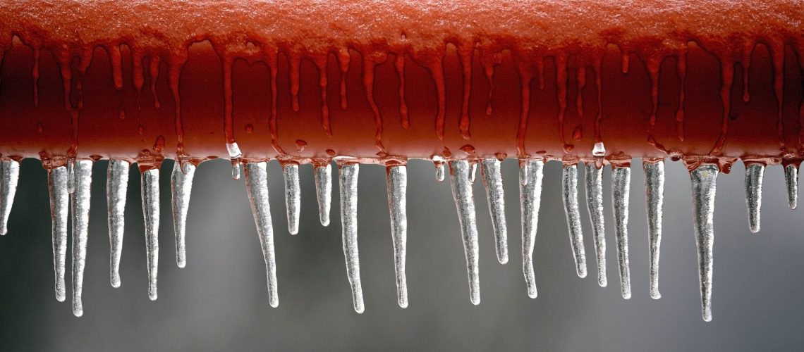 טפטוף ברזים מונע צינורות קפואים בבית - הנה איך לעשות את זה כמו שצריך