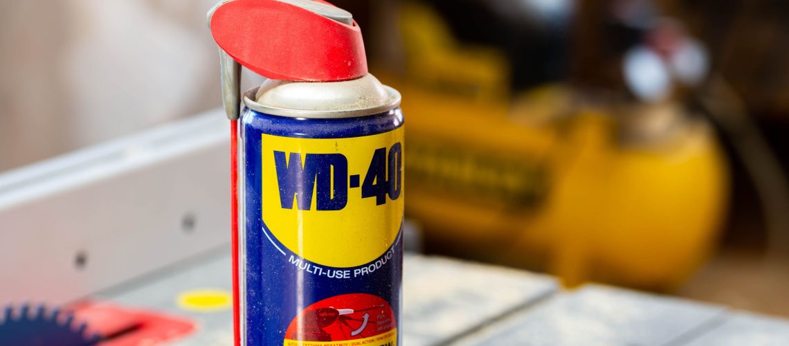השתמשתי ב-WD-40 לגמרי לא נכון - זה למעשה חומר ניקוי ביתי מדהים