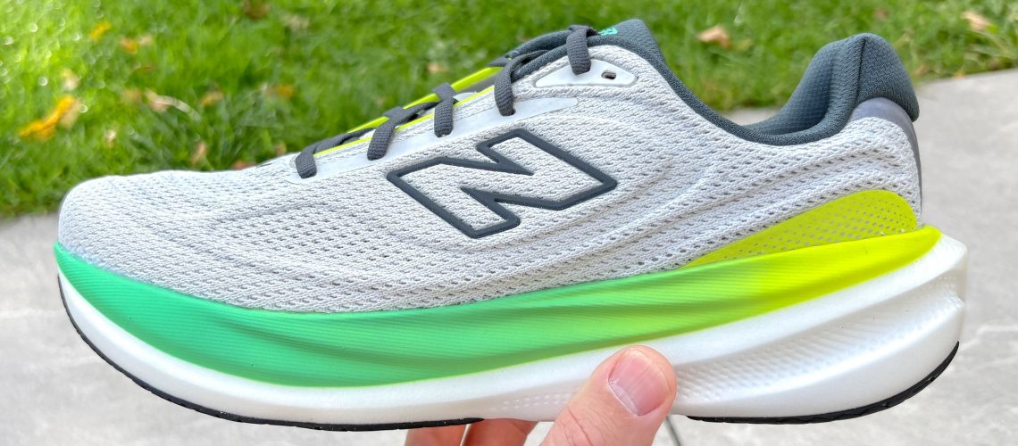 רצנו 60 מיילים ב-New Balance 1080v15 — הנה פסק הדין שלנו מאת ניק האריס-פרי שפורסם ב-3 בינואר ה-New Balance 1080v15 הוא עדכון חשוב לקודמו, הודות להכנסת קצף סוליה ביניים חדש לגמרי בשם Infinion, שהופך את הנעל לקלה וחיה יותר.