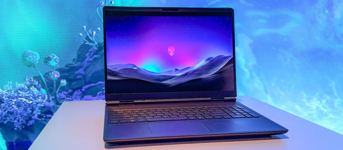 ל-Alienware 16 Area-51 החדש יש את הדבר היחיד שרציתי - הנה התצוגה המקדימה שלי מאת Tony Polanco שפורסמה ב-6 בינואר 26 עדיין לא דורג. Alienware 16 Area-51 (2026) אולי לא מהווה רענון עצום לעומת קודמו, אבל הכללת פאנל OLED יכולה להפוך מחשב נייד ממילא לטוב יותר.