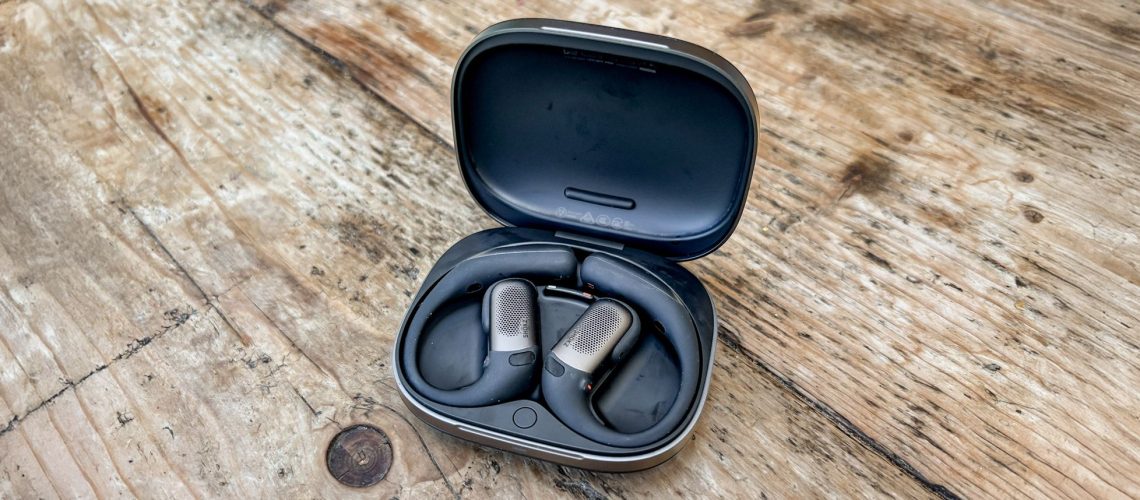 סקירת Shokz OpenFit Pro מאת Nick Harris-Fry שפורסמה ב-6 בינואר 26 אוזניות Shokz OpenFit Pro נשמעות פנטסטיות ומציעות התאמה נוחה ומאובטחת, אבל הן יקרות עבור ניצנים פתוחים ותכונת הפחתת הרעשים לא מרתקת.