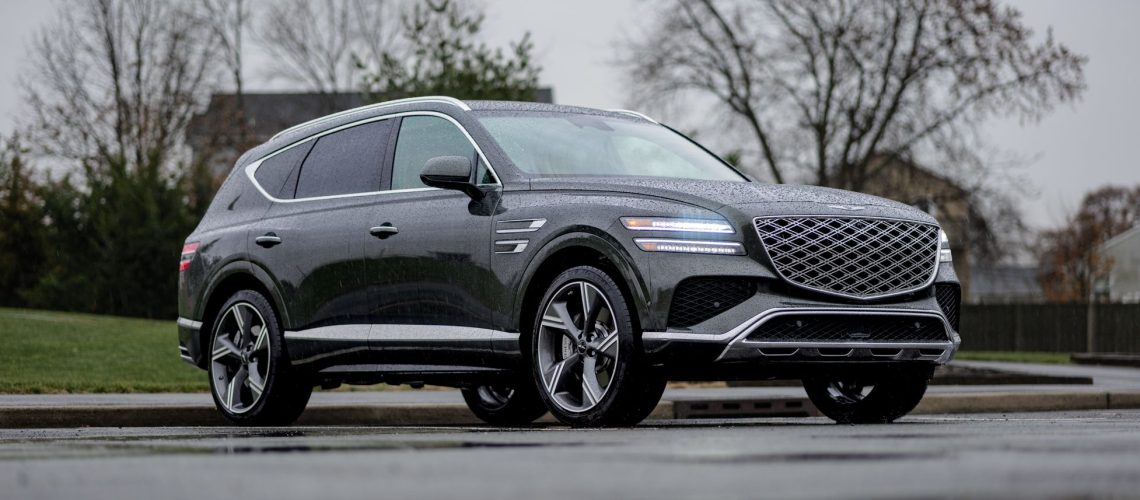 נהגתי בג'נסיס GV80 במשך שבוע - וזה רכב השטח היוקרתי האהוב עליי עם 3 שורות מאת ג'ון ולסקו פורסם ב-11 בינואר 26 בינואר. ג'נסיס GV80 2026 הוא רכב שטח בינוני בעל שלוש שורות שמכיל עד שבעה מושבים ואורז את כל הציוד שניתן לצפות ברכב יוקרתי.