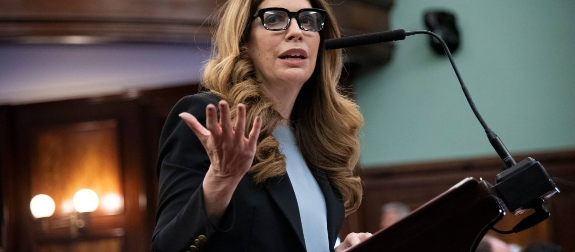 ג'ולי מנין רוצה להיות גשר בעידן הממדאני