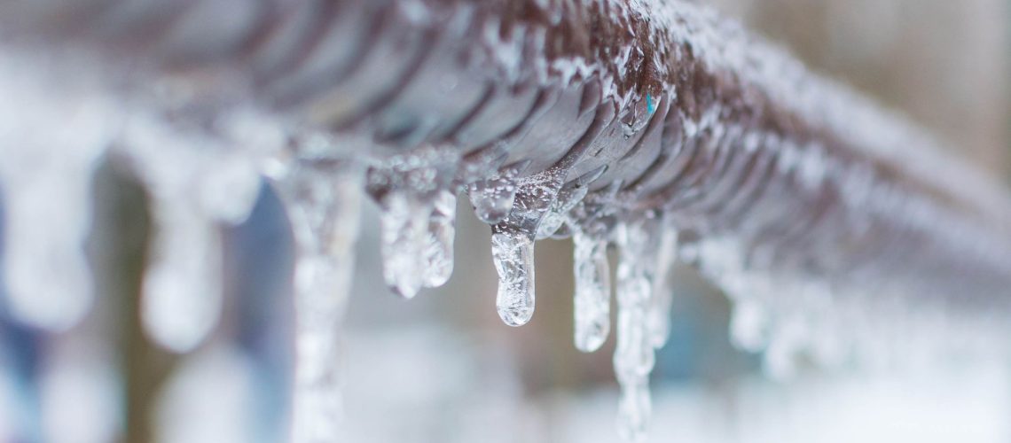 צינורות קפואים? פריצת מייבש שיער זו היא הדרך הקלה ביותר להפשיר אותם מבלי לגרום נזק