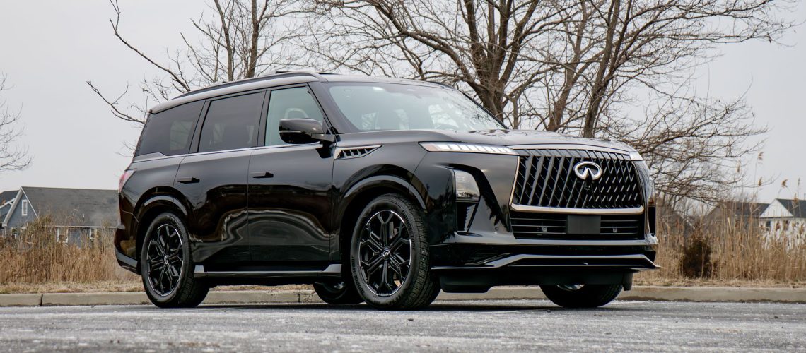 נהגתי ב-Infiniti QX80 במשך שבוע — כך הוא בהשוואה לרכבי שטח אחרים עם 3 שורות שבדקתי מאת ג'ון ולסקו פורסם ב-1 בפברואר 26. Infiniti QX80 2026 הוא רכב שטח בגודל מלא בעל 3 שורות עם מקומות ישיבה לעד 7 נוסעים.