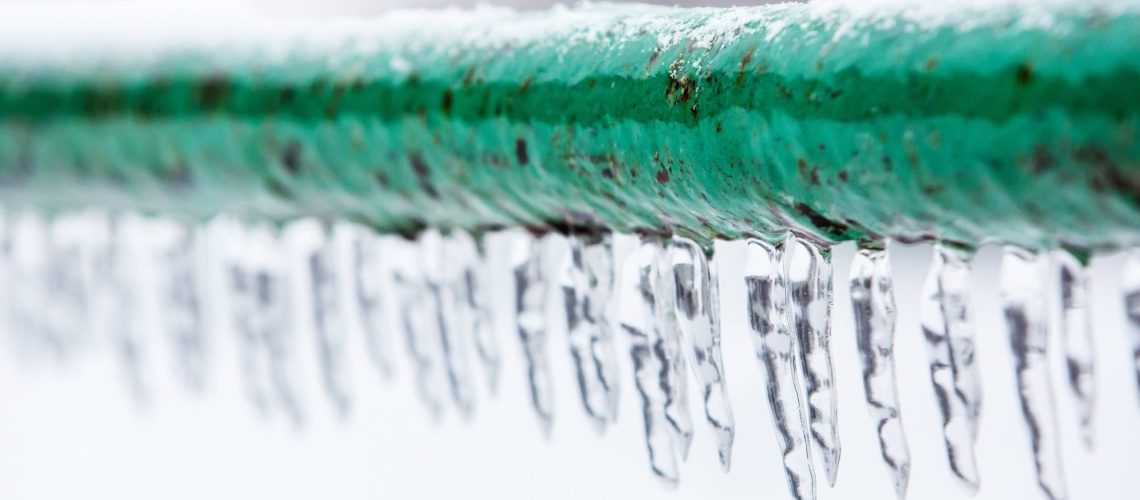 באיזו טמפרטורה קופאים צינורות - ו-7 דרכים למנוע זאת