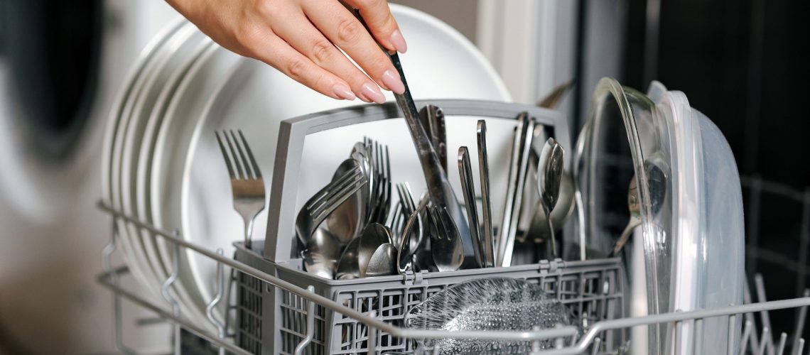 הוספתי את הגאדג'ט הזה של $12 למדיח הכלים שלי וזה פתר את הבעיה הכי גדולה שלי