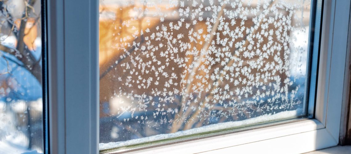 החורף מביא 3 סוגים של לחות - הנה איך לזהות ולטפל בהם לפני שהם מתפשטים