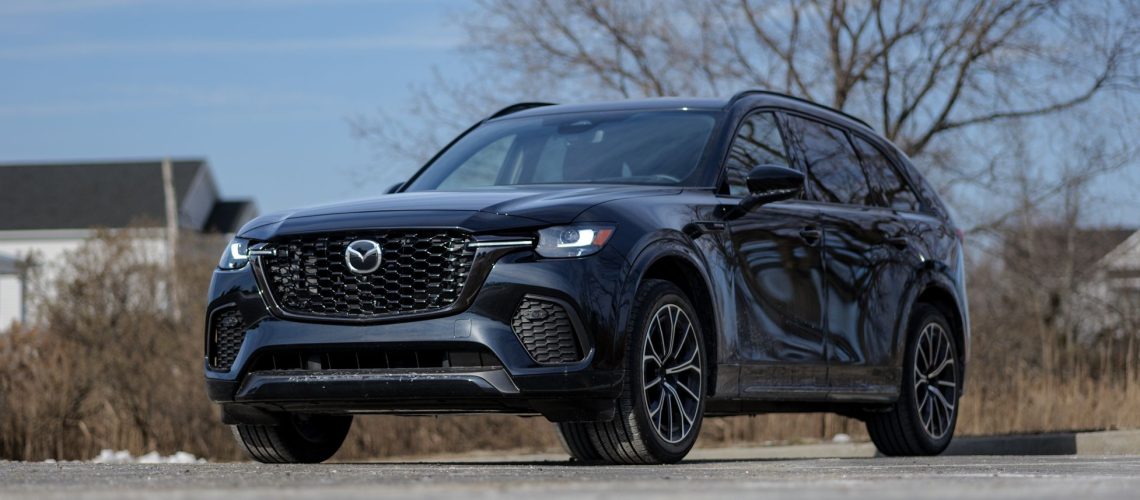 נהגתי במאזדה CX-70 במשך שבוע - וזה מוכיח שהיברידיות לא צריכות להקריב כוח כדי להיות חסכוני בדלק מאת ג'ון ולסקו פורסם ב-8 בפברואר 26. אתה לא צריך להקריב כוח כדי להשיג צריכת דלק מצוינת עם מאזדה CX-70 Turbo S Premium 2026, מכיוון שהוא דרך הביניים המושלמת עבור אלה שהססנים.
