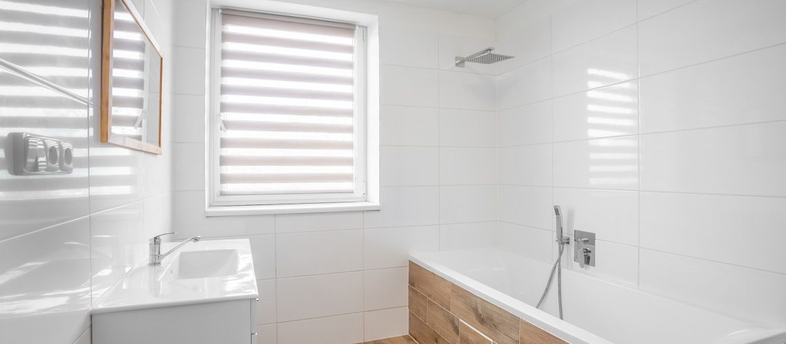 תפסיק לעשות את הטעות הזו עם וילונות חדר האמבטיה שלך: מומחה אומר לעשות דבר אחד במקום זאת כדי למנוע עיבוי