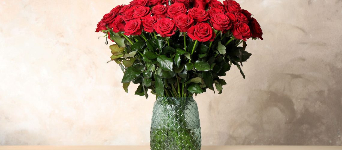 דלג על הקרצוף: 3 פריצות לניקוי אגרטל פרחים לקראת יום האהבה