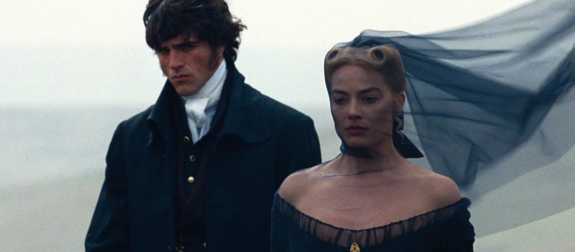 כל 3 סרטי Emerald Fennell מדורגים לפי ציון הקהל Rotten Tomatoes - כולל 'Wuthering Heights'