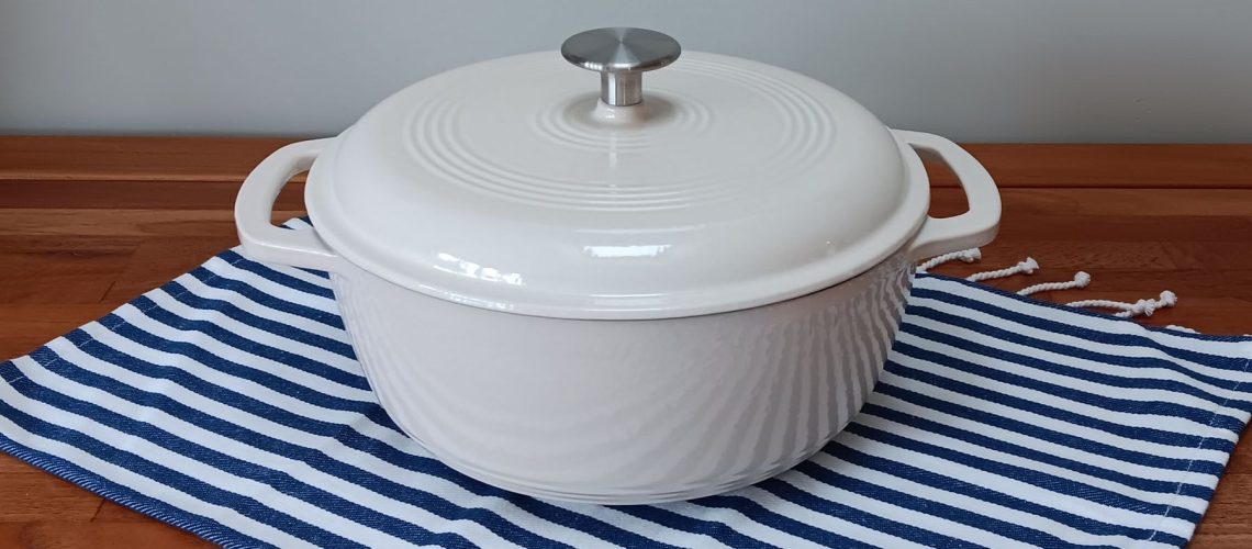 Off white Amazon Basic Dutch oven