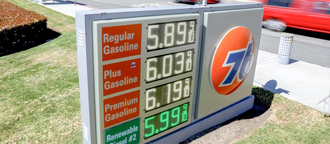 מחירי הדלק שוב בעלייה - 4 כלים למציאת דלק זול יותר וחיסכון בכסף