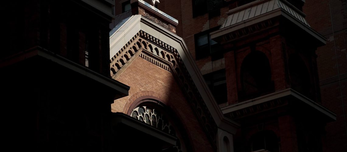 ממדני מביע דאגות לגבי חוק אזור החיץ של בית הכנסת שעומד לעבור את מועצת ניו יורק. זהו רגע של אי ודאות גדולה. הנה מה שאתה יכול לעשות בנידון.