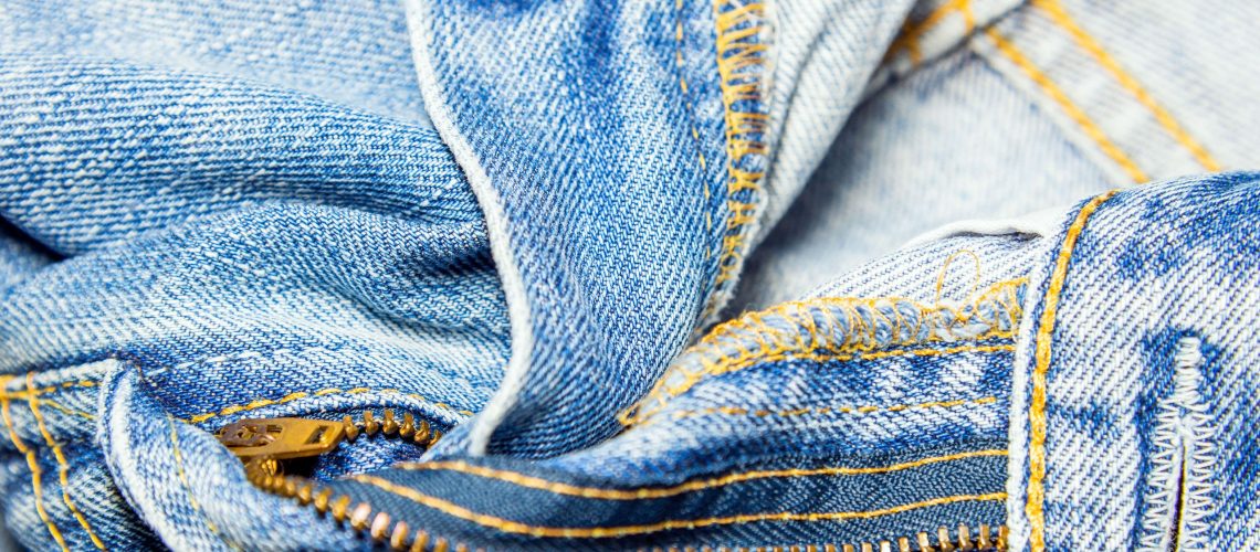 אל תזרוק אותם - 5 דרכים מפתיעות ליישם מחדש את הג'ינס הישן שלך