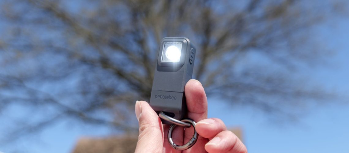 נתתי לאבי את שיבוט ה-AirTag המוגדש הזה שהוא יכול להפעיל למצבי חירום - ועכשיו זה גלגל ההצלה האישי שלו מאת ג'ון ולסקו פורסם ב-10 באפריל 26 בדקתי את ה-Pebblebee Halo במשך כמעט חודש וזהו גשש ה-GPS הטוב ביותר שנתקלתי בו מכיוון שהוא כולל שירות התראה חי למצבי חירום.