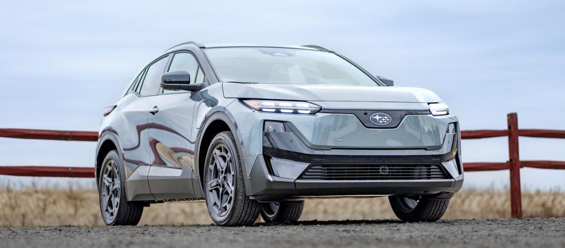 נהגתי בסובארו Uncharted במשך שבוע - EV זה בשווי 35K$ הוא לוחם כביש עירוני סמוי מאת ג'ון ולסקו פורסם ב-16 באפריל 26. מומלץ בדקתי את סובארו Uncharted GT 2026 ורכב שטח תת קומפקטי זה כולל עיצוב חלקלק יחד עם חווית נהיגה עזה שהופכת אותו למתאים לעיר.