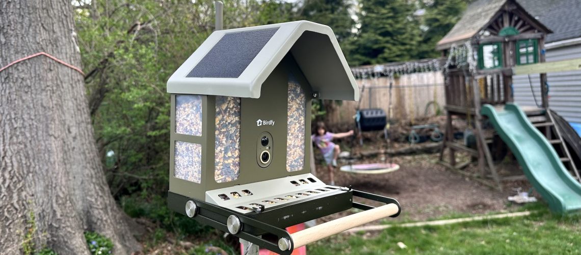 מזין Birdfy 4K קשוח לסנאים, אבל קיבלתי סרטון טוב יותר ממזון שעולה 100 דולר פחות מאת מייק פרוספרו פורסם ב-28 באפריל 26 באפריל מזין Birdfy Metal 2 4K Smart Bird בנוי בצורה מוצקה ויעיל במקצת כדי למנוע מהסנאים לנקות אותו תוך יום, אבל המחיר שלו אמור להיות טוב יותר עבור הסרטון שלו.