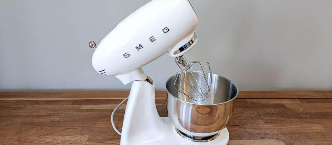 מערבל הסטנד הרטרו החדש של Smeg נותן ל-KitchenAid את הכסף שלו - הנה הסיבה שהוא זכה בי מאת קמילה שרמן פורסם ב-5 במאי 26 בחירת העורך דלג על בחירת התקציב - לא תתחרט על ההוצאות על המיקסר החדש של Smeg.