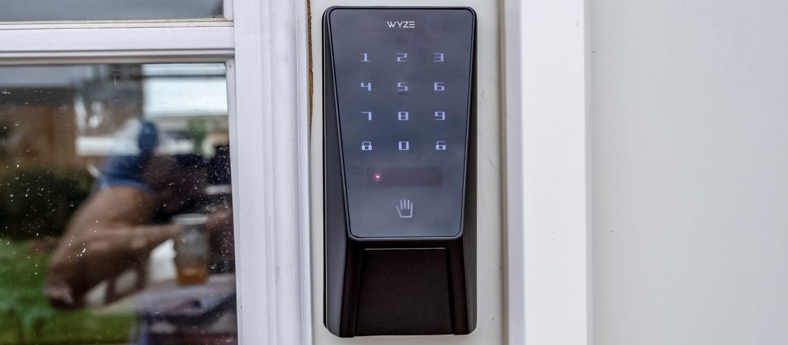 סקירת Wyze Palm Lock: זיהוי דקל במחיר טוב מאת כריסטיאן דה לופר פורסם ב-11 ביוני 26 ל-Wyze Palm Lock אולי אין את כל הפעמונים והשריקות שכמה מנעולים חכמים אחרים מציעים, אבל יש לו סריקת ורידי כף היד במחיר נמוך למדי.