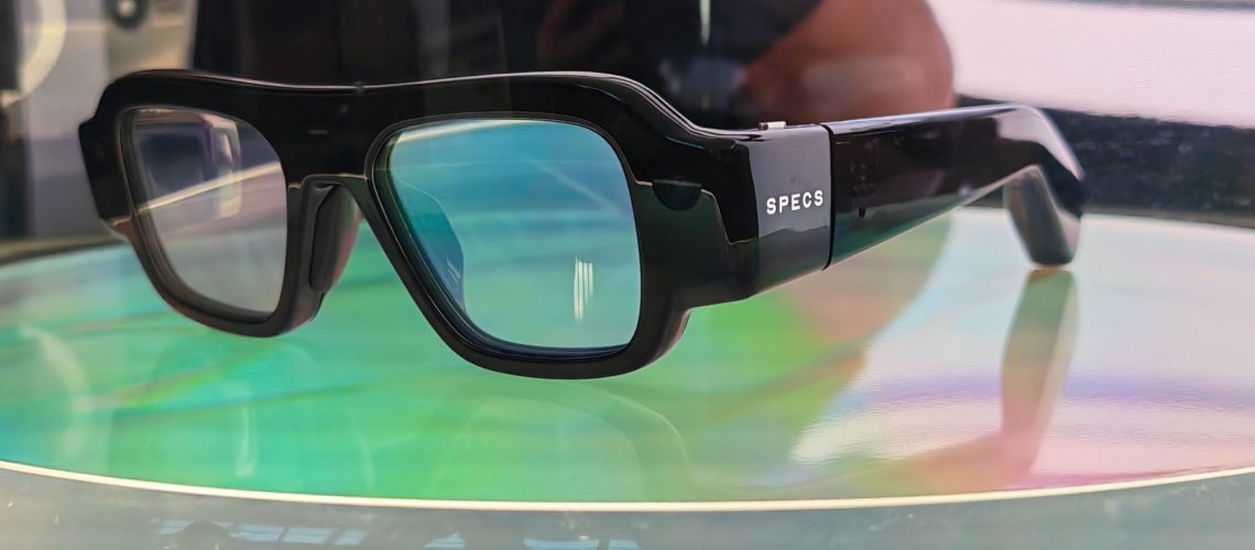 הסתכלתי על Snap Specs וראיתי את אוון שפיגל לובש אותם - הם נראים הרבה יותר טוב ממה שחששתי, אבל יש פגם נוחות אחד גדול