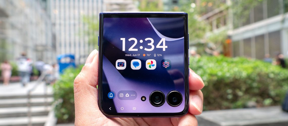 סקירת Motorola Razr Ultra 2026: טוב יותר מגיע במחיר מובחר מאת John Velasco שפורסם ב-22 ביוני 26 עם עיצוב מסוגנן ועמיד, ל-Motorola Razr Ultra 2026 יש עוד הרבה מה להוכיח בהתחשב בעליית המחיר התלולה יותר של $1,499 הפעם.