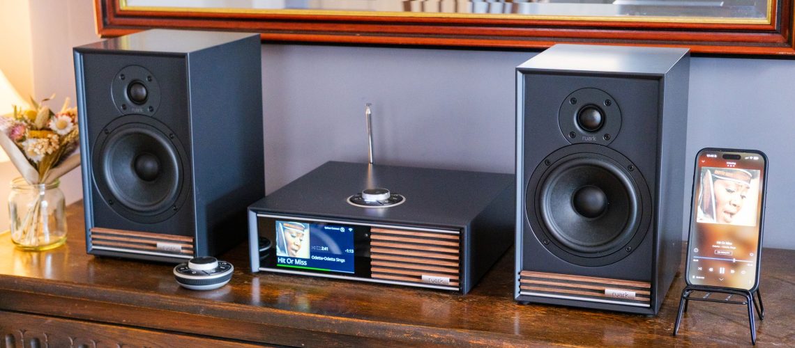סקירת Ruark Audio Sabre-R: רמקולי מדף ספרים למבוגרים מאת פיטר וולינסקי פורסם ב-30 ביוני 26 מומלץ צליל Hi-Fi יפהפה וחם ונראה למות... מה עוד אפשר לרצות?