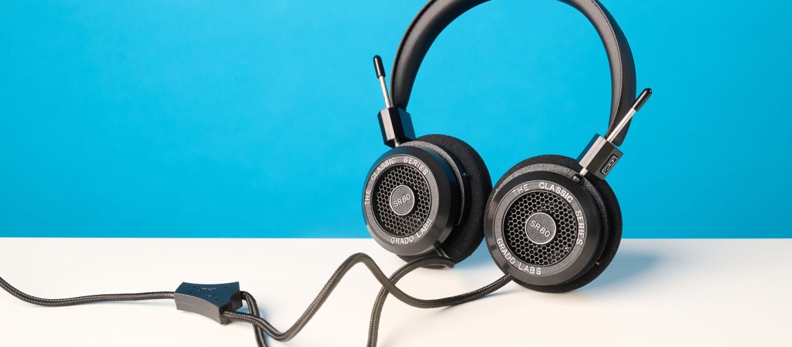 בדקתי את אוזניות Grado SR80 עם גב פתוח - והן גורמות למוזיקה שלי להישמע כמו ויניל מאת Erin Bashford פורסם ב-4 ביולי 26. Grado SR80 הן אוזניות פתוחות על האוזן עם אסתטיקה רטרו וקישוריות קווית, נהדרות להאזנה מזדמנת, אבל יקרות בצורה מוזרה.