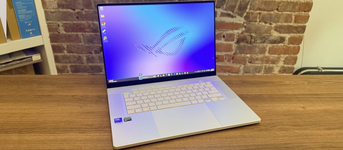 בדקתי את ה-Asus ROG Zephyrus G16 (2026) — טעויות העבר תוקנו, אבל תצטרך לתרום את הכליה שלך כדי להרשות לעצמך אחת מאת מדליין ריצ'יוטו פורסם ב-6 ביולי 26 64GB של זיכרון RAM מומלץ? בכלכלה הזו!?
