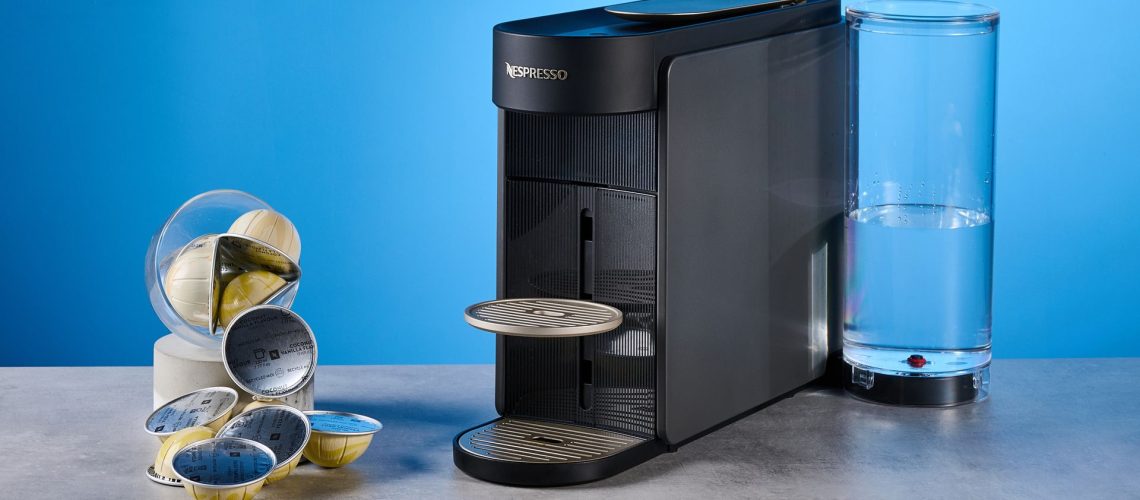 בדקתי את Vertuo Up החדש של Nespresso - ויש לו מצב 'Over Ice' ייעודי לקיץ מאת Erin Bashford פורסם ב-10 ביולי 26 מומלץ Nespresso Vertuo Up היא מכונה חסינת עתיד עם פונקציונליות של אפליקציה, מצב אייס קפה חדש ומיכל מים מסתובב. כמובן, זה קל ומהנה לשימוש.