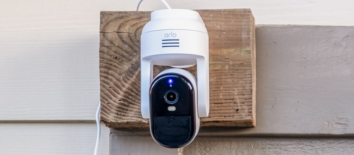 סקירת Arlo Essential Pan Tilt Outdoor: מוצק וזול, אם לא מרהיב מאת כריסטיאן דה לופר פורסם ב-19 ביולי 26 מצלמת האבטחה החיצונית Arlo Essential Pan Tilt היא תוספת טובה למערכת האקולוגית של החברה, אך קונים חדשים ירצו לבדוק אפשרויות זולות יותר.