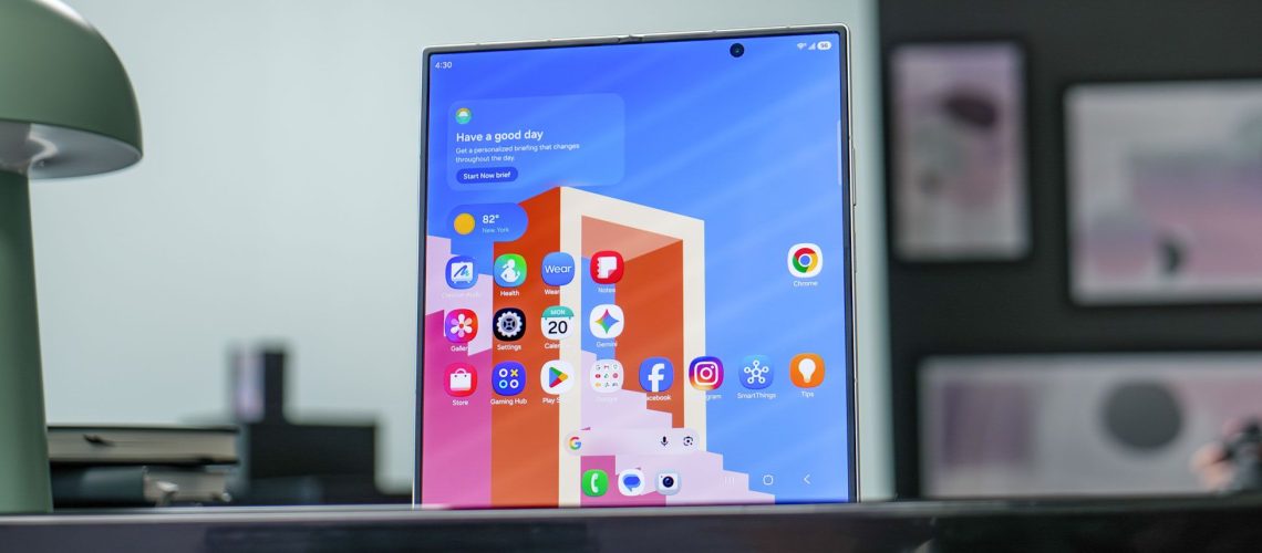 סקירה מעשית של Samsung Galaxy Z Fold 8 Ultra: קפיצת חומרה מסיבית במחיר כבד מאת טום פריצ'ארד פורסם ב-22 ביולי 26 עדיין לא דורג ה-Fold 8 Ultra מספק תצוגה כמעט ללא קמטים, מצלמה רחבה במיוחד משודרגת ועיצוב דק עוד יותר אך עם עליית מחיר של 100 $