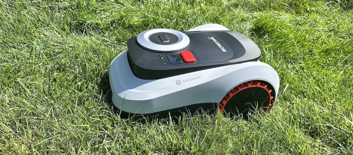 נתתי ל-Segway Navimow i215 לשוטט חופשי בחצר שלי במשך חודשיים - הנה כמה טוב הוא חתך את הדשא שלי מאת מייק פרוספרו פורסם ב-26 באוגוסט 26. ה-Segway Navimow i215 היא מכסחת דשא רובוטית בעלת יכולת, אבל חסרות לה כמה תכונות שנמצאות אצל מתחרים זולים יותר.