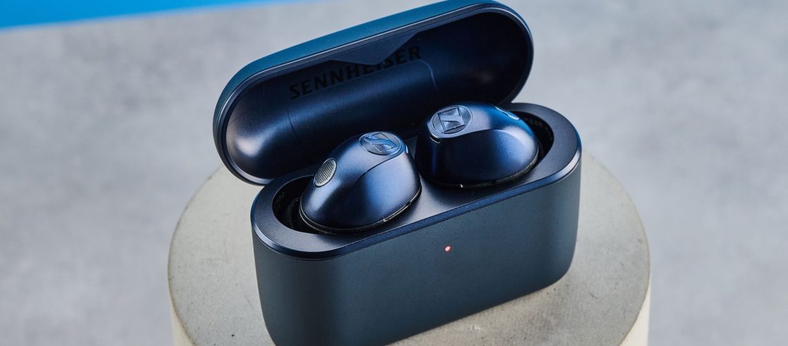 בדקתי את Sennheiser Momentum 5 True Wireless - סליחה AirPods, אלו הן האוזניות לנצח ב-2026 מאת Erin Bashford פורסם ב-3 בספטמבר 26 בחירת העורך אוזניות Sennheiser Momentum 5 True Wireless עוטות עוצמה גדולה, עם איכות צליל מעולה, Dolby Atmos לסרטים ועיצוב אלגנטי.