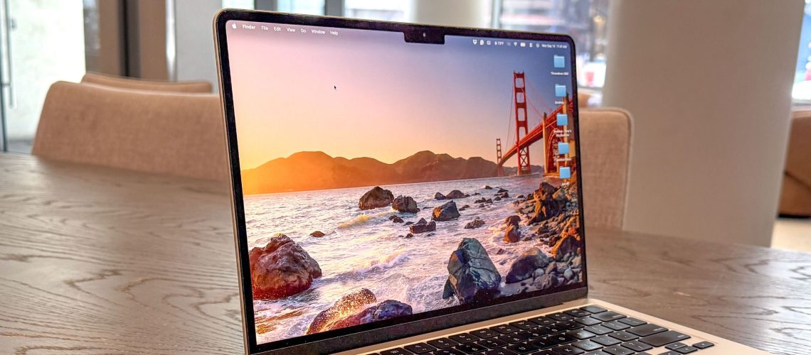 השתמשתי ב-macOS Golden Gate במשך 3 חודשים - והנה מה שאני חושב מאת Tony Polanco פורסם ב-15 בספטמבר 26 macOS Golden Gate זמין כעת עבור מחשבי Mac תואמים. למרות שזה לא עדכון משמעותי, ה-Siri AI החדש ותכונות אחרות הופכים את החוויה לחלקה יותר.