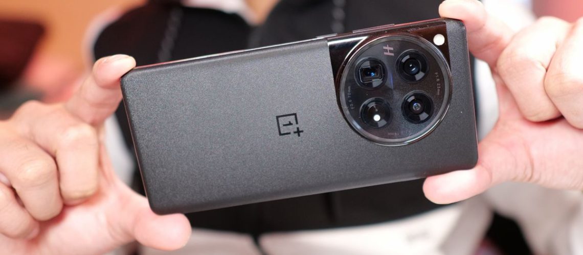 OnePlus 12 IR blaster.