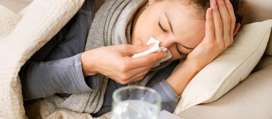 UKHSA קורא לקבוצות הזכאיות להתחסן נגד שפעת ו-COVID-19