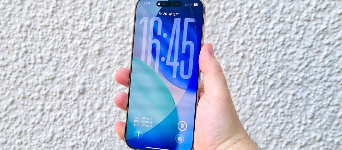 iOS 26 beta lock screen